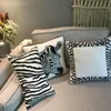 Cuscino/Cuscino decorativo Motivo zebrato nero bianco Federa per cuscino Fodera per cuscino ricamata Divano in ciniglia Federa decorativa in vita