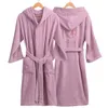 Vêtements de nuit pour hommes unisexe à capuche chaud hiver peignoir éponge avec broderie exquise femmes hommes serviette de bain Robe de chambre amoureux Robes