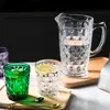 copos de vinho de vidro verde