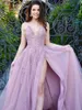 Seksowna Dusty Pink Dress Sukienka z Slit V Neck Tulle Night Party Dresses 2021 Backless Formalne Długie Suknie Wieczorowe Vestios Robe de Soriee