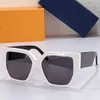 Męskie lub damskie Okulary przeciwsłoneczne Z1565W Classic Square Color Ramki Moda Trend Styl Mężczyzna Kobieta Party Club Okulary Podróż Diving UV400 z oryginalnym pudełkiem