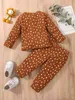 Pantalon de survêtement avec t-shirt et demi-bouton imprimé dalmatien pour bébé SHE