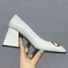 Scarpe eleganti da donna di alta qualità Sandali Designer Vera pelle Tacchi con fibbia Sandali da sposa Tacco quadrato Elegante scarpa da donna singola carriera da ufficio