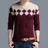 Kaszmirowy sweter wełny mężczyźni 2020 jesień zima slim fit swetry mężczyzn argyle wzór V-neck pull homme christmas swetry y0907
