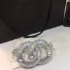 CH CRYSTAL BROOCH DIAMONDMAMN PÅ BAKT HOT Märke smycken lyx avancerade broscher för designer högkvalitativa stift utsökta gåva aaaaa högsta motkvalitet