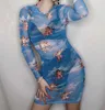 Mavi See-throom Seksi Mesh Elbise Uzun kollu O-Boyun Baskı Kırmızı Çanta Kalça Ince Seksi Kulübü Fransız Çiçek Mini Elbiseler Kadınlar için 2021 Y1006
