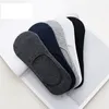 Gratis grootte All-match effen onzichtbare heren sokken lente zomer siliconen antislip katoenen sok slippers mannelijke 5pcs / lot