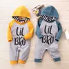 Ankomst Höst och Vinter Baby Lil Bro Brev Striped Hooded Jumpsuit Boy Casual Jumpsuits 210528