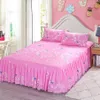17 stilar Bed Sheet Fashion Romance Rose Red Pink Bedroom Layout Bröllopsängkläder Sängkåpa Skirt Hem innehåller PillowCase F0014 210420