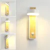 Lampada a parete a LED nordica con interruttore a rotazione a 360 ° imitazione lampada da parete in ferro in legno per studiare la camera da letto bianco nero