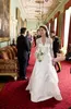 Fantastisk Kate Middleton Wedding Dresses Royal Modest Bridal Bowns spets långa ärmar Ruffles Cathedral Train Custom Made High Quali192u