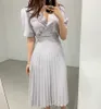 Lato Szyfon Koreański A-Line Plised Długie Sukienka Kobiety Krótki Rękaw V-Neck Opaste Moda Biuro Eleganckie Ladies Vestidos 210506
