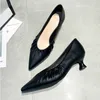 Automne talons femmes chaussures corée Sexy élégant solide Slip noir blanc Lelmon sur plissé bout pointu sabot talons femme pompes 210520