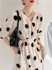 Vår sommar kvinnor mode polka dot klänning spets upp v neck chiffon damer lång midi koreansk kläder 210427