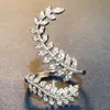 Huitan New Ankomst Fashion Leaf öppningsring för kvinnor Bröllopsfest Delikat Finger Ring Cubic Zirconia Justerbara Ring Smycken