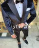 Classic One Button Handsome Groomsmen Peak Lapel Groom Tuxedos Män Passar Bröllop / Prom Man Blazer (Jacka + Byxor + Vest + Slips) W883