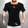 Odzież marki Nowy Lato Moda T Shirt Mężczyźni Ripped Hole Fitness Koszulka Siłownia Krótki Rękaw Solid Slim Fit Tshirt 210421