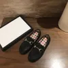 Zapatos de calidad superior para niños, zapatillas planas informales transpirables de cuero genuino negro para niños y niñas