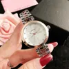 Relojes de marca Mujer Chica Cristal en forma de corazón Estilo Metal Banda de acero Reloj de pulsera de cuarzo KS 012827