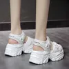 34-41 Tamanho grande para mulheres 9 cm / 3,5 polegadas Altura cunha sandálias grosso fundo feminino moda alta plataforma chunky plataforma de cristal sapatos y0721
