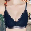 sous-vêtements en dentelle de petites filles