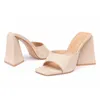 Tofflor 2021 Kvinnor Designer 11cm Högklackat Slides Mules Sommar Triangel Tjock Block Sandaler Flock Luxury Chunky Shoes