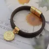Europa américa moda senhora mulheres gravado v carta projeto pingente de plataforma dupla cópia flor couro pulseira pulseira pulseira