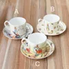 Tazza da caffè e piattino in porcellana Bone China di alta qualità Set da tè pomeridiano inglese Tazza da tè rossa Idee regalo da dessert 210611