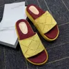 Kadın moda sandalet tasarımcıları düz terlik slaytlar flip floplar pembe kauçuk platform sandal tuval gerçek deri kadın terlik boyutu 35-40
