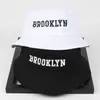 Cloches Mężczyźni Kobiety Brooklyn Kapelusz typu Bucket Bawełniany druk Hip Hop Rybak Panama Słońce Lato Outdoor Street Casual Czapka z daszkiem