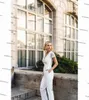 Modern Bride Lace Crepe Bröllop Jumpsuit Dress V Neck Cap Sleeve Bohemian Country Bridal Gown Pant Suit