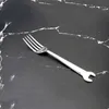 4st creative rostfritt stål bestick set skiftnyckel form gaffel sked stek kniv porslin porslin kök köksredskap sätter cubiertos 210928