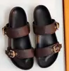 2021 Sandales en cuir de créateur pour femmes Chaussures décontractées pantoufles Plage Classique BOM DIA MULE PLATE 1A3R5M Glissière cool et élégante 2 sangles ajustées boucle dorée été avec boîte