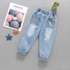 Bébé Fille Déchiré Jeans Étoile Motif Jeans Pour Filles Trou Jeans Infantil Printemps Automne Bébé Fille Vêtements 210412