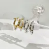 フープハゲペリのスボックストレンディな真珠の花のチャームイヤリングの気質宝石類のためのゴールドシルバーカラー