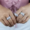 Hochzeit Ringe aus Bling Full Cubic Zirkonia Classic Hohl Rund Wide Band Ring Für Frauen Dame Charme Mode Engagement Schmuck Großhandel