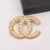 Classico marchio di lusso Desinger spilla di perle donne famose strass doppie lettere spille vestito pin moda gioielli abbigliamento decorazione accessori di alta qualità