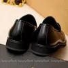 Cowhide Mens Leather Dress Shoes Designer Luxury Black2023スニーカー通気性のない滑り止めの耐摩耗性ラバーソール