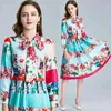 Lente zomer mode ontwerper elegante midi vrouwen lange mouw strikje kraag kant patchwork bloem print geplooide jurk 210416
