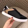 2021 Classiche scarpe casual da uomo per ragazzi scarpe da ginnastica da spiaggia piatte da corsa nero bianco e blu design di giunzione in pizzo moda calda