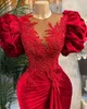 2021 Lyxiga sexiga arabiska röda kvällsklänningar bär sammet juvel nacke illusion korta ärmar spets approps kristall pärlor sjöjungfru plus storlek formella fest prom klänningar