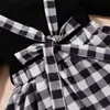 ファッション子供女の子服セット秋の子供女の子の赤ちゃん飛んでいる袖Tシャツ+ Plaid Aラインスカート+弓ヘッドバンドクリスマス服