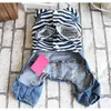 Stripe Denim Jumpsuit Dog Cat Jeans Overalls Fyra ben Huvtraktkläder för valp Yorkies Chihuahua Cowboy Coat 210401