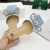 2023 printemps et été nouvelles pantoufles de luxe pour femmes surface en soie strass perlé arc décoratif tête carrée sandales plates