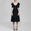 女性の夏のエレガントなファッションロングドレスブラックベルベットショートパフスリーブクリスタルボタンセクシーな有名人パーティー210525