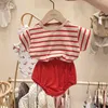 Abbigliamento estivo per bambini Set stile coreano Toddler Boys Abbigliamento a righe Tee e pantaloni in PP 2 pezzi Infant Girls 210429