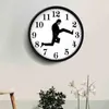 Väggklockor 26 * 26 * 4cm Ministeriet för Silly Walk Clock Comedian Home Decor Novelty Watch Funny Walking Silent Mute