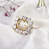 Boutique di lusso Spilla con diamanti Accessori moda tipi perfetti costumi Fibbia antiriflesso gioielli a vita alta 264m8828119