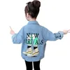 Cappotto da ragazza in denim con motivo floreale Lettera per ragazza Abbigliamento primavera autunno per bambini 210527