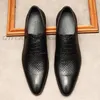 Scarpe eleganti da uomo in pelle traspirante con punta a punta Abito intagliato in vera pelle Nero Marrone Lacci Scarpe da sposa brogue di marca di marca